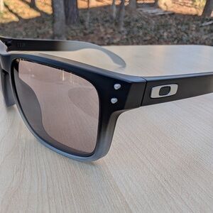 HOLBROOK Authentic Oakley sunglasses for men BRAND NEW IN BOX! PRIZM lenses